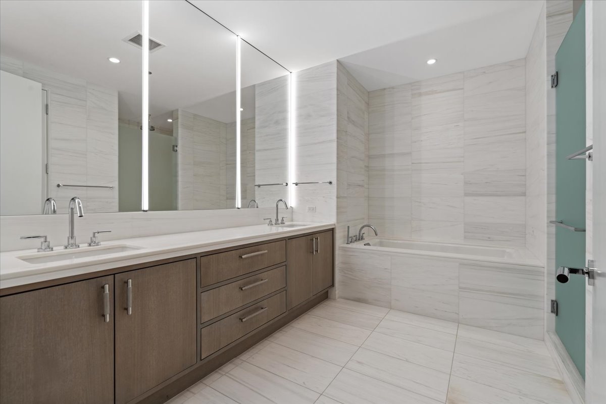 1550 North Clark Street, Unit 604 Chicago, IL 60610 - Photo 19 of 34