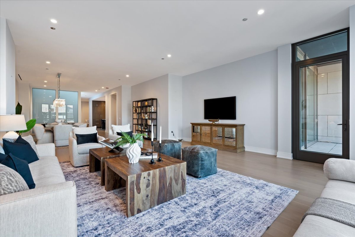 1550 North Clark Street, Unit 604 Chicago, IL 60610 - Photo 5 of 34