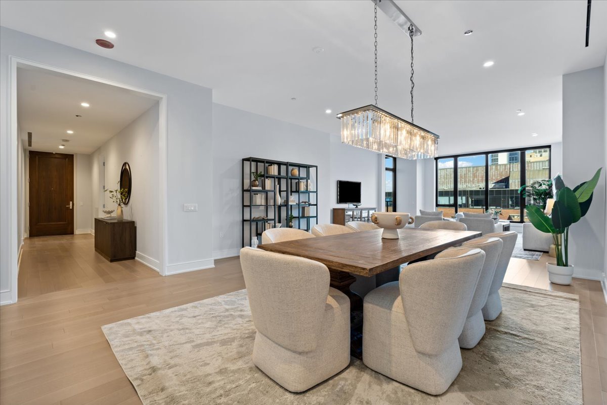 1550 North Clark Street, Unit 604 Chicago, IL 60610 - Photo 8 of 34