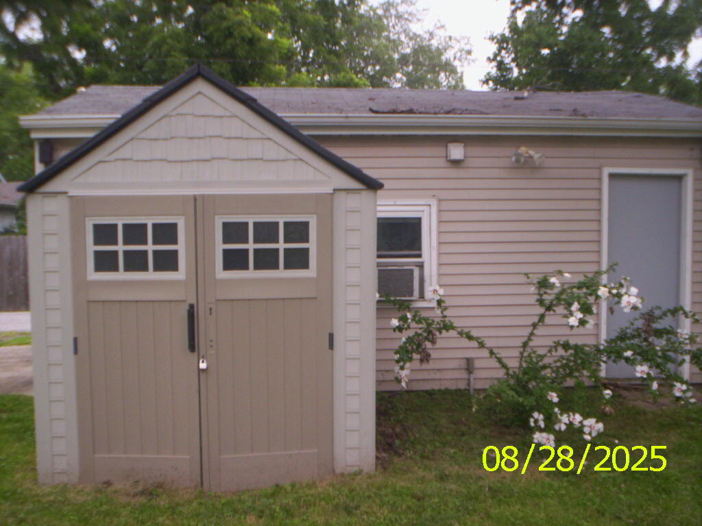 121 South Wisconsin Street Hobart, IN 46342 - Photo 3 of 7 a front view of a house with garden