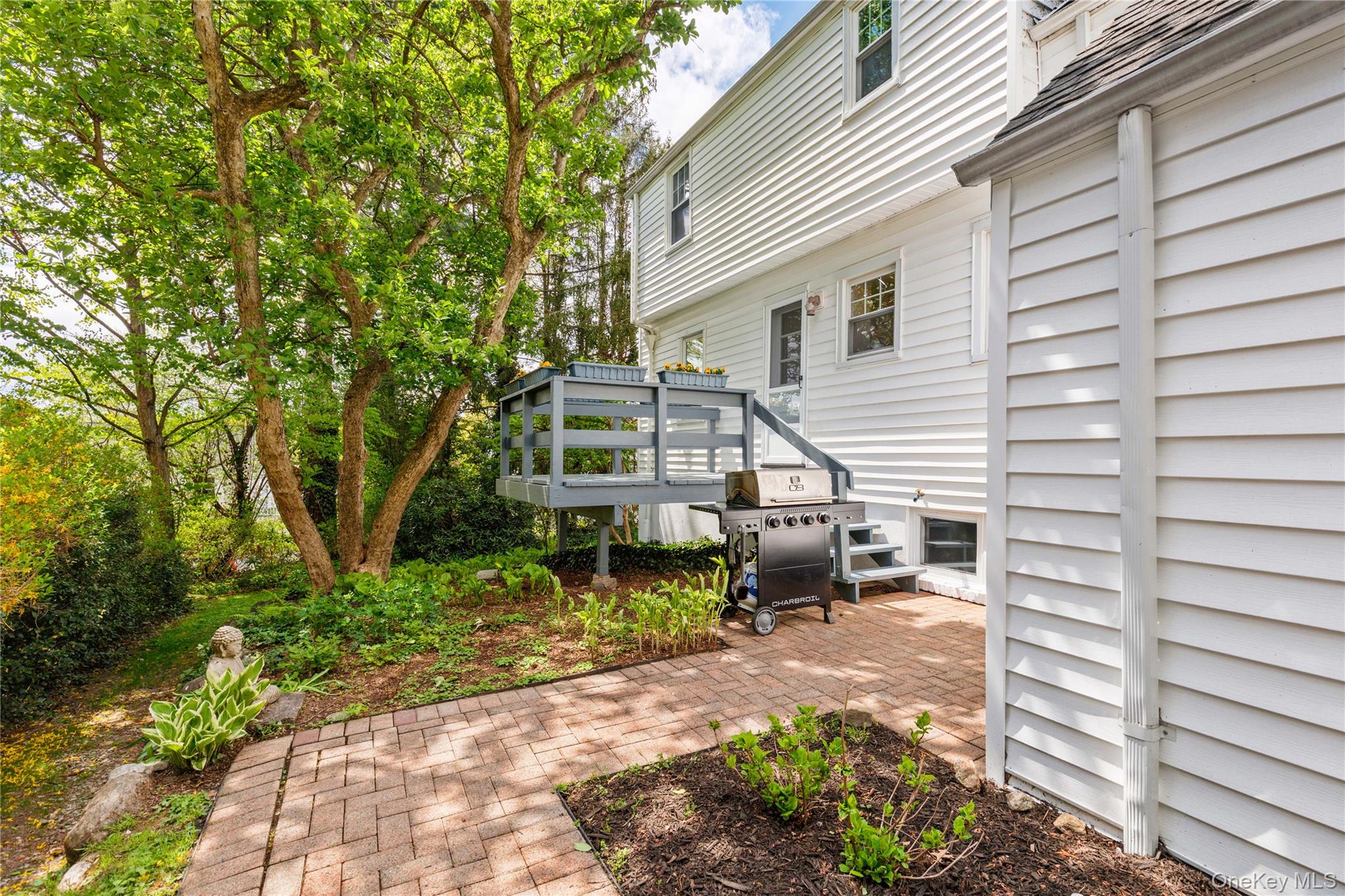 201 Clayton Road Scarsdale, NY 10583 - Photo 28 of 34 Rear deck, with access to Kitchen.