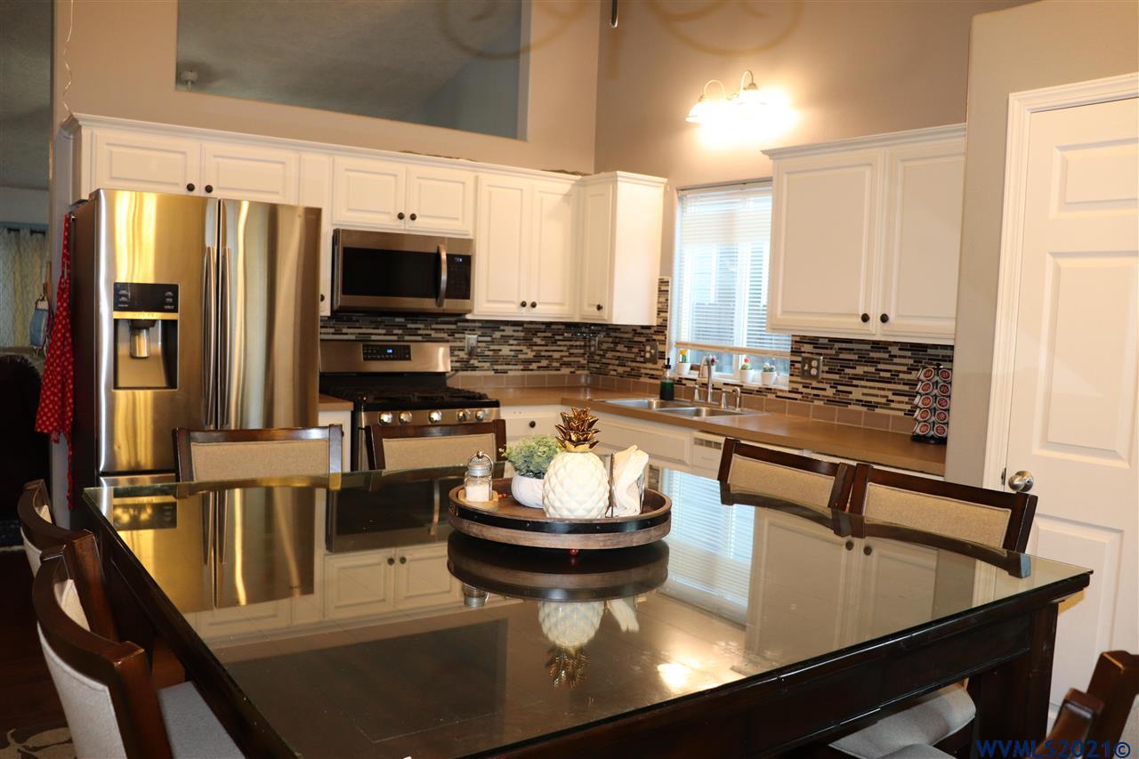 256 Independence Way Independence, OR 97351 - Photo 6 of 20 Gallery Image 6