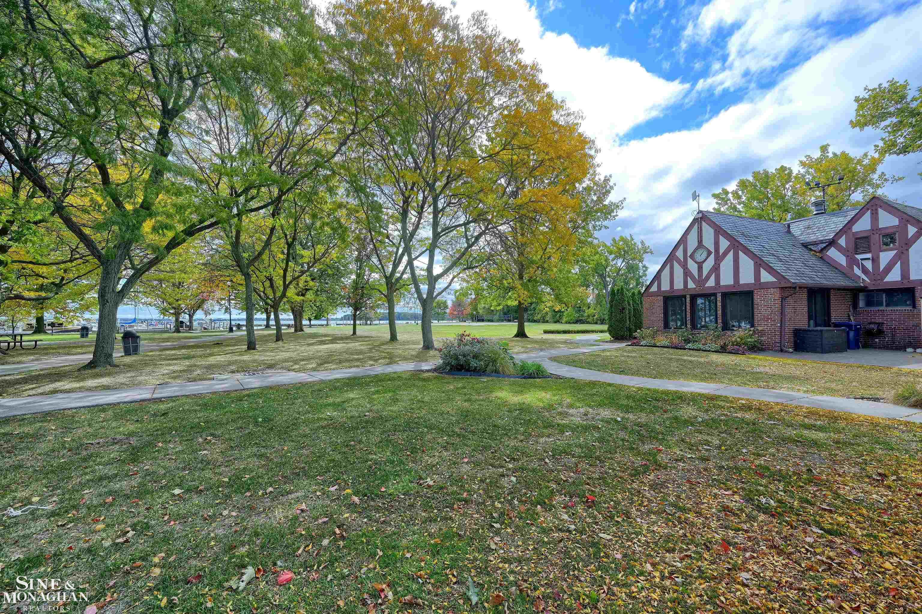 866 Barrington Road Grosse Pointe, MI 48230 - Photo 43 of 46 50105698-52.JPG