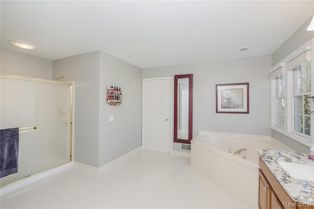 1585 Trinity Road Canton, MI 48187 - Photo 31 of 56 033-Master_Bathroom-5128611-medium.jpg