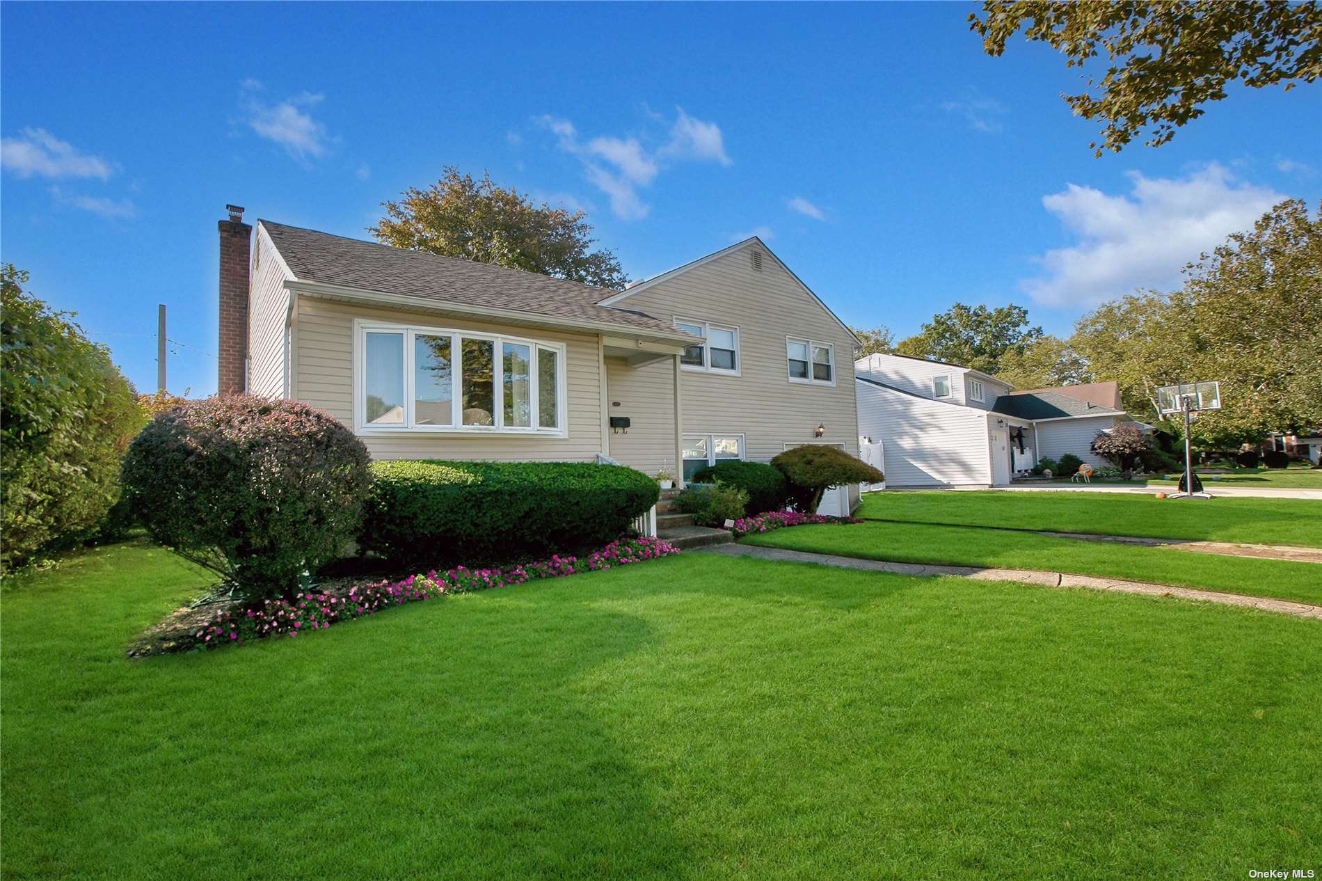 1876 Greenwood Lane, East Meadow, NY 11554 Compass