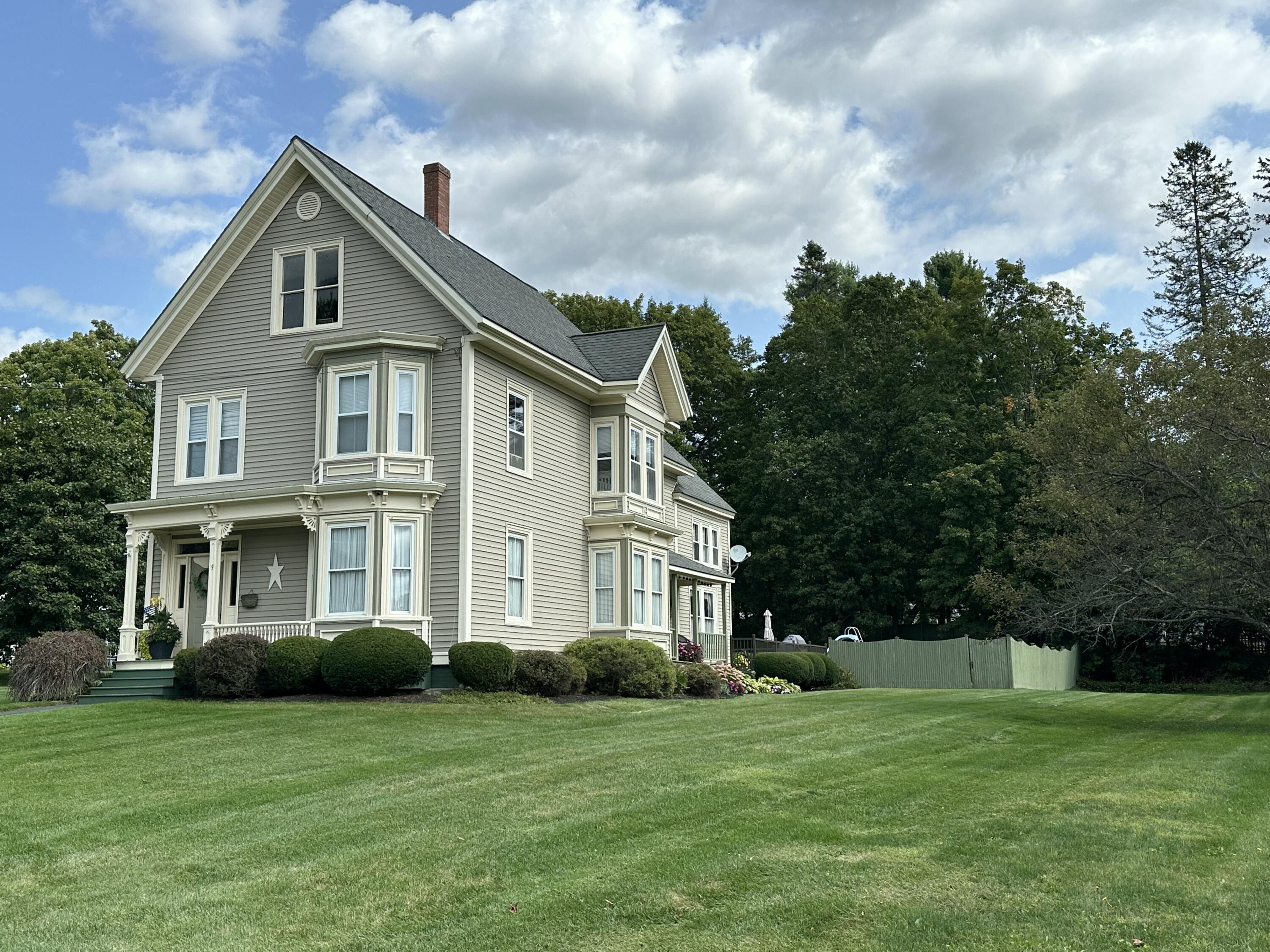 9 Charles Street Houlton, ME 04730 - Photo 2 of 28 IMG_0877