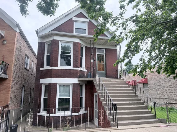 $2,200 | 1633 West 38th Street, Unit 2, Chicago, IL 60609