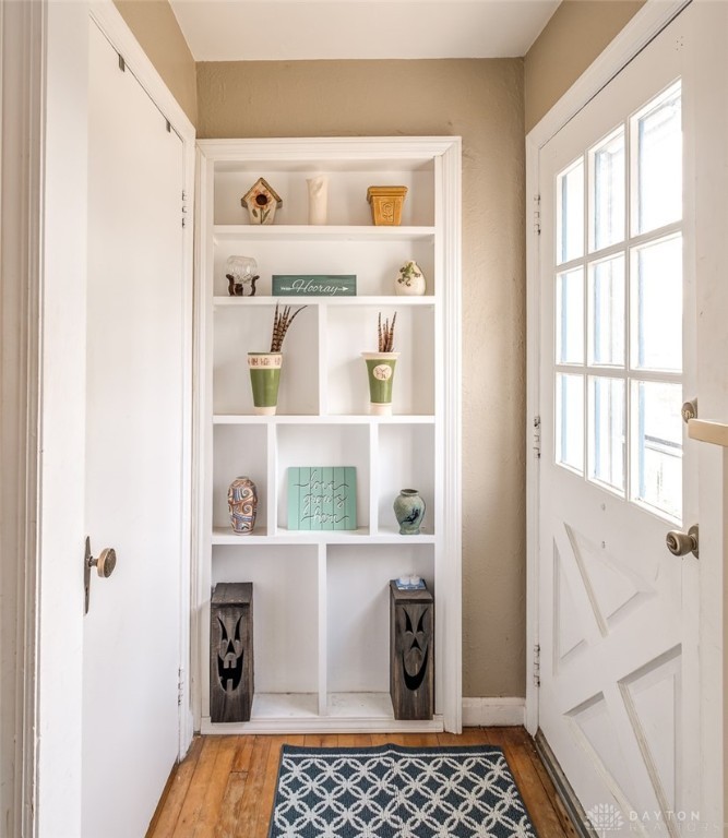 125 Allerton Road Dayton, OH 45405 - Photo 2 of 28 Entry with built-ins