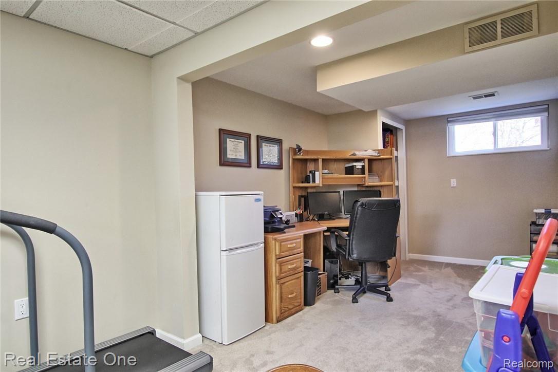 1665 Dennett Lane Rochester, MI 48307 - Photo 21 of 31 Office/Craft area