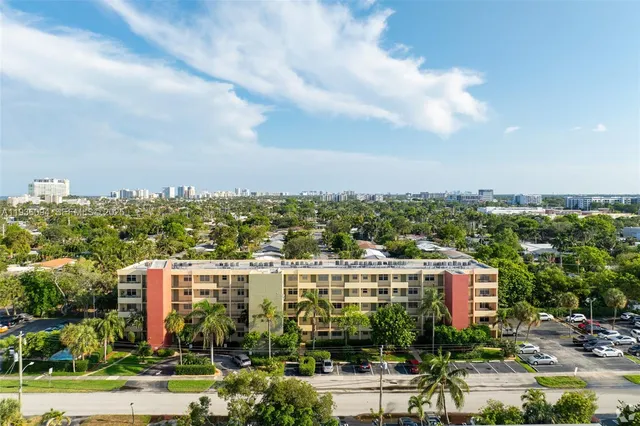 $229,500 | 2400 Northeast 10th Street, Unit 203, Pompano Beach, FL 33062