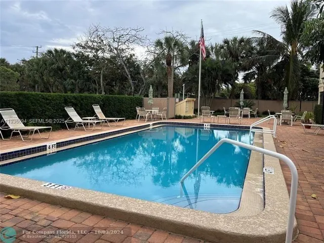 $229,500 | 2400 Northeast 10th Street, Unit 203, Pompano Beach, FL 33062
