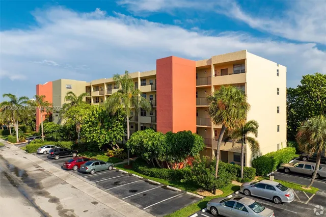 $229,500 | 2400 Northeast 10th Street, Unit 203, Pompano Beach, FL 33062