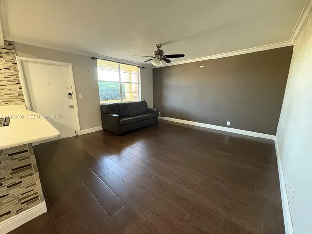 $229,500 | 2400 Northeast 10th Street, Unit 203, Pompano Beach, FL 33062