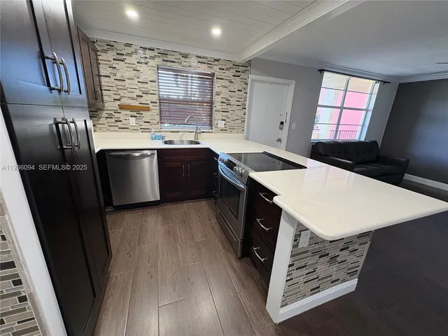 $229,500 | 2400 Northeast 10th Street, Unit 203, Pompano Beach, FL 33062