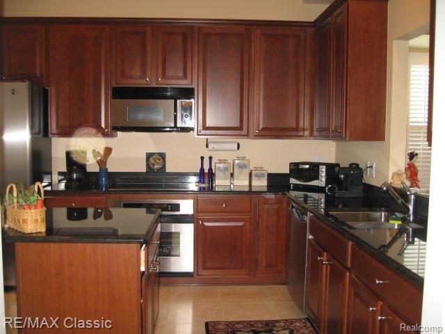 3679 Tremonte Circle Rochester, MI 48306 - Photo 2 of 13 Gorgeous Kitchen.JPG
