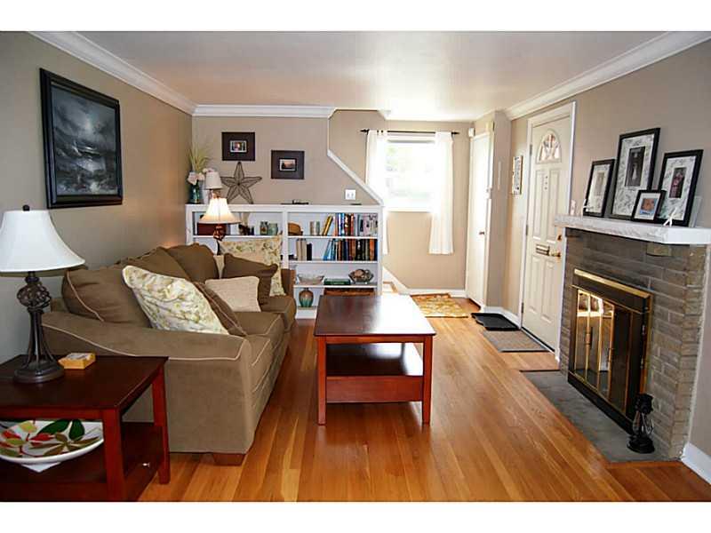 412 Nichols Road Pittsburgh, PA 15237 - Photo 6 of 25 Living Room. *BEAUTIFUL HARDWOOD FLOORS