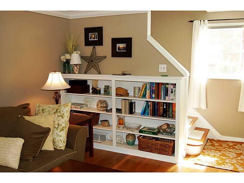 412 Nichols Road Pittsburgh, PA 15237 - Photo 7 of 25 Living Room. *CUSTOM BUILT-IN BOOOKSHELVES