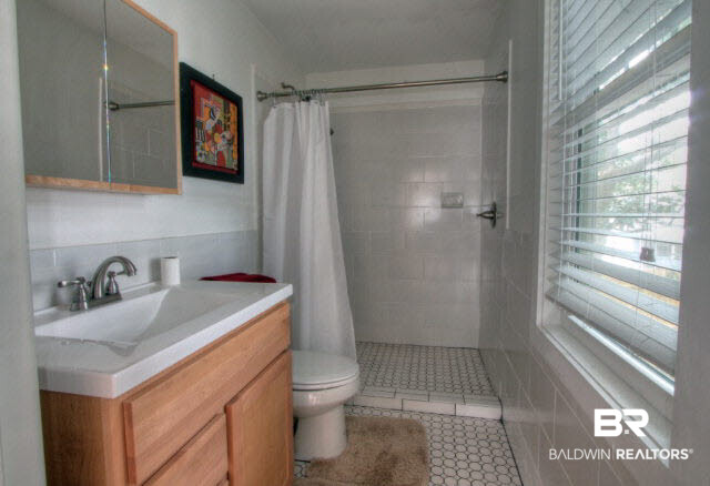 114 Powell Avenue Fairhope, AL 36532 - Photo 28 of 35 guest bathroom
