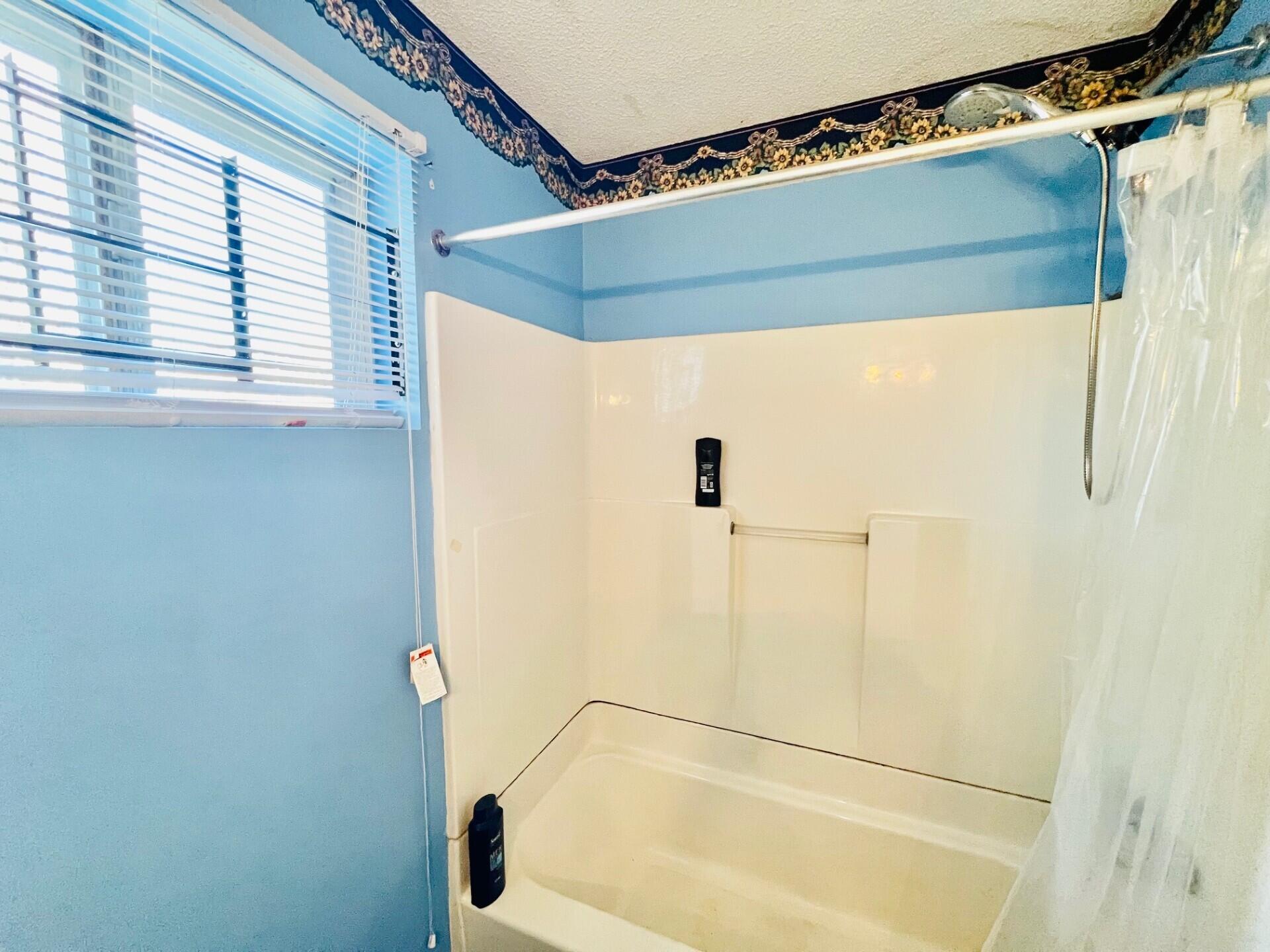 2015 Windsor Street Chattanooga, TN 37406 - Photo 16 of 34 Windor ensuite full bathroom