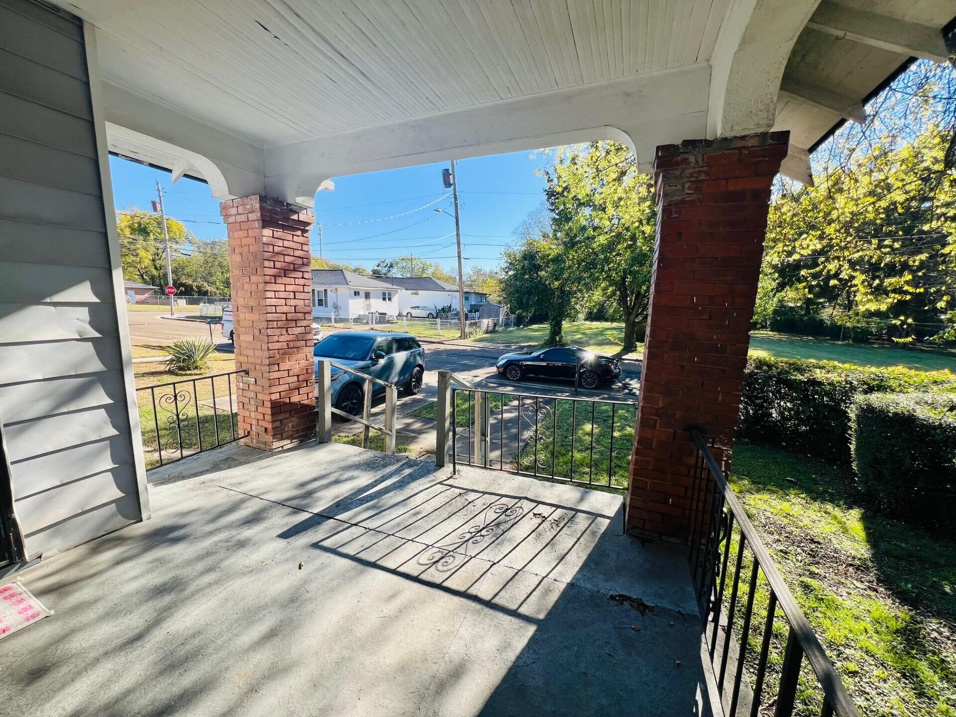 2015 Windsor Street Chattanooga, TN 37406 - Photo 2 of 34 Windsor frontporch