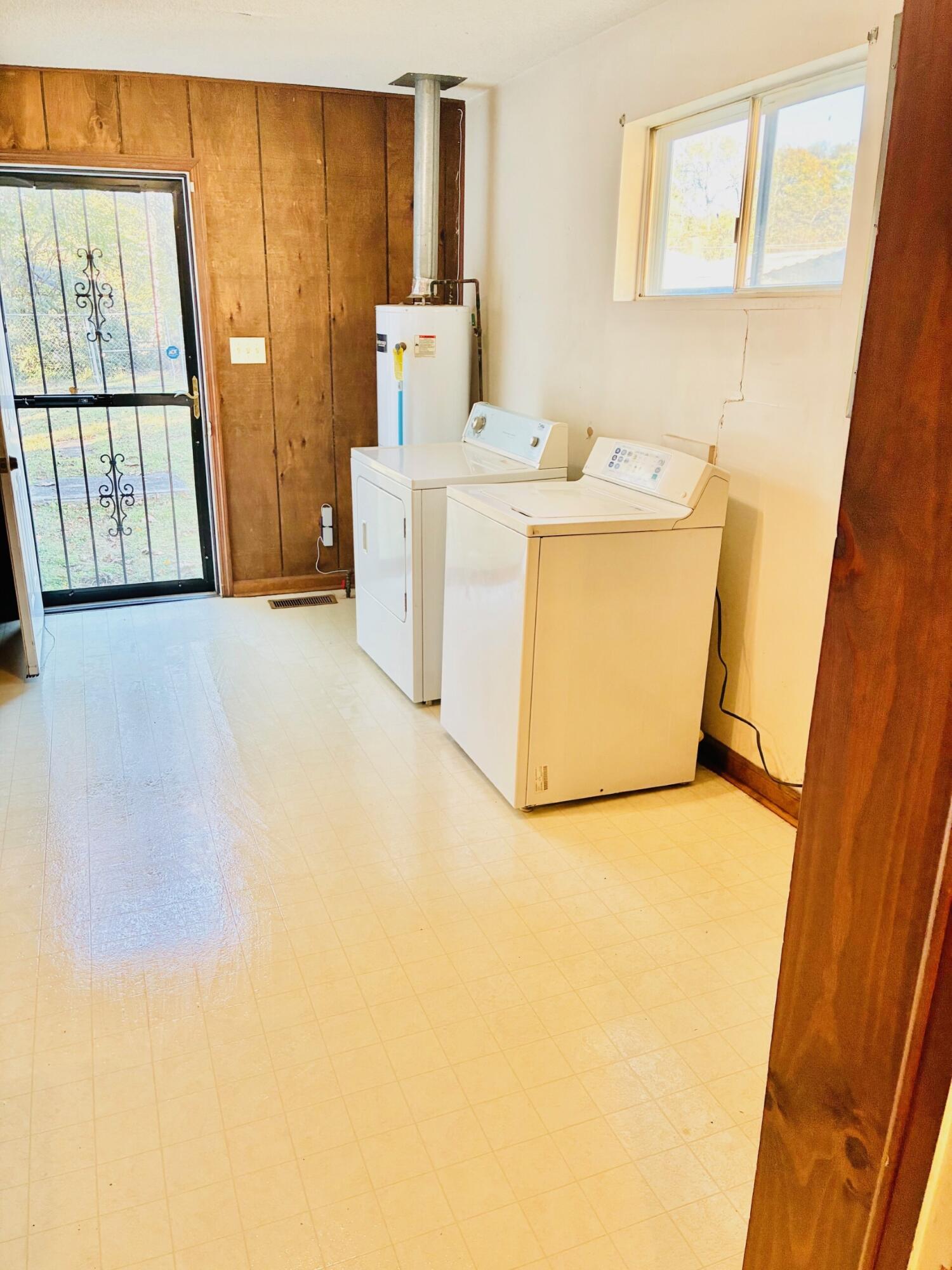 2015 Windsor Street Chattanooga, TN 37406 - Photo 26 of 34 Windsor laundry room