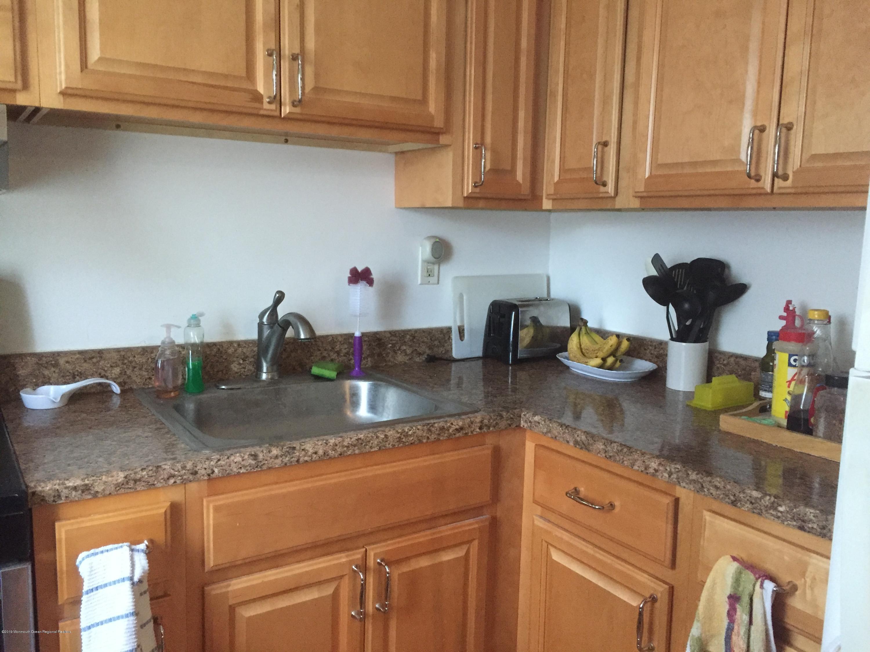 400 Cross Road, Unit A2 Matawan, NJ 07747 - Photo 4 of 13 KITCH 1