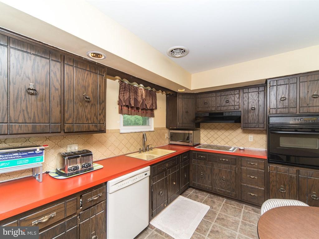 1671 North Reading Road Stevens, PA 17578 - Photo 11 of 36 Gallery Image 11