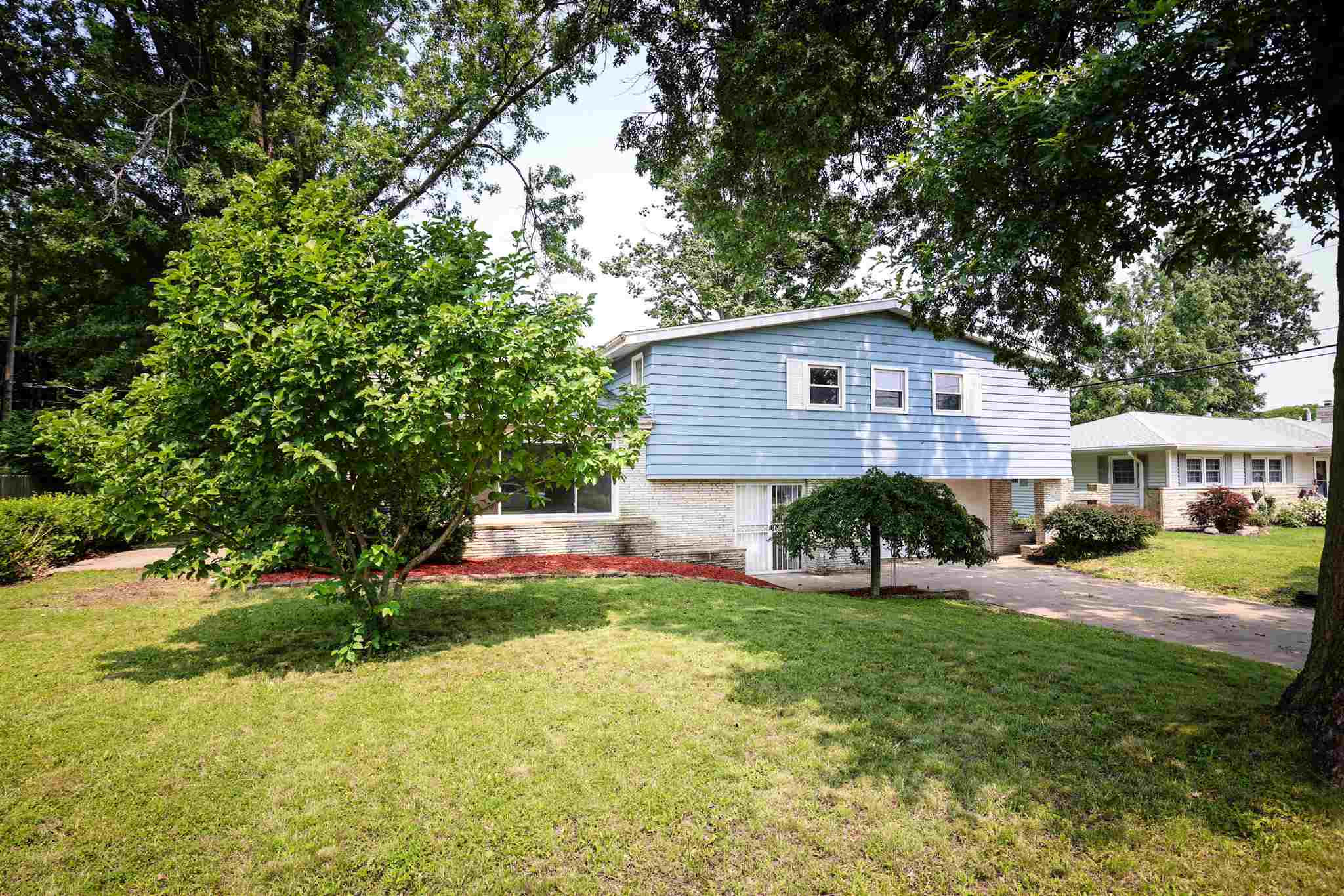 1720 Mayflower Road Fort Wayne, IN 46819 - Photo 2 of 34