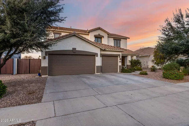 $824,900 | 4207 South Cozy Way, Gilbert, AZ 85297