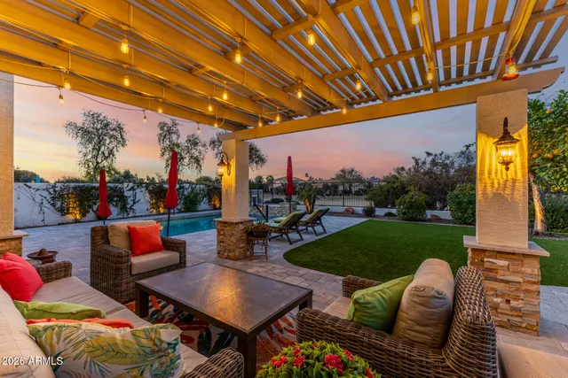 $824,900 | 4207 South Cozy Way, Gilbert, AZ 85297