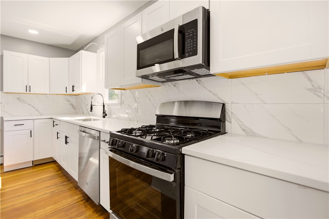 18 Harding Avenue Cranston, RI 02905 - Photo 14 of 33