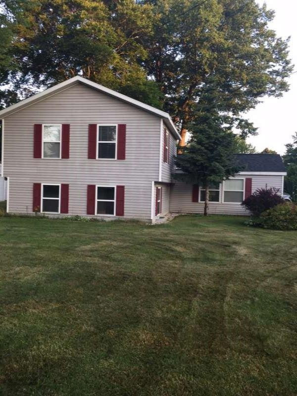 2213 East Hile Road Muskegon, MI 49444 - Photo 1 of 28 IMG_3851