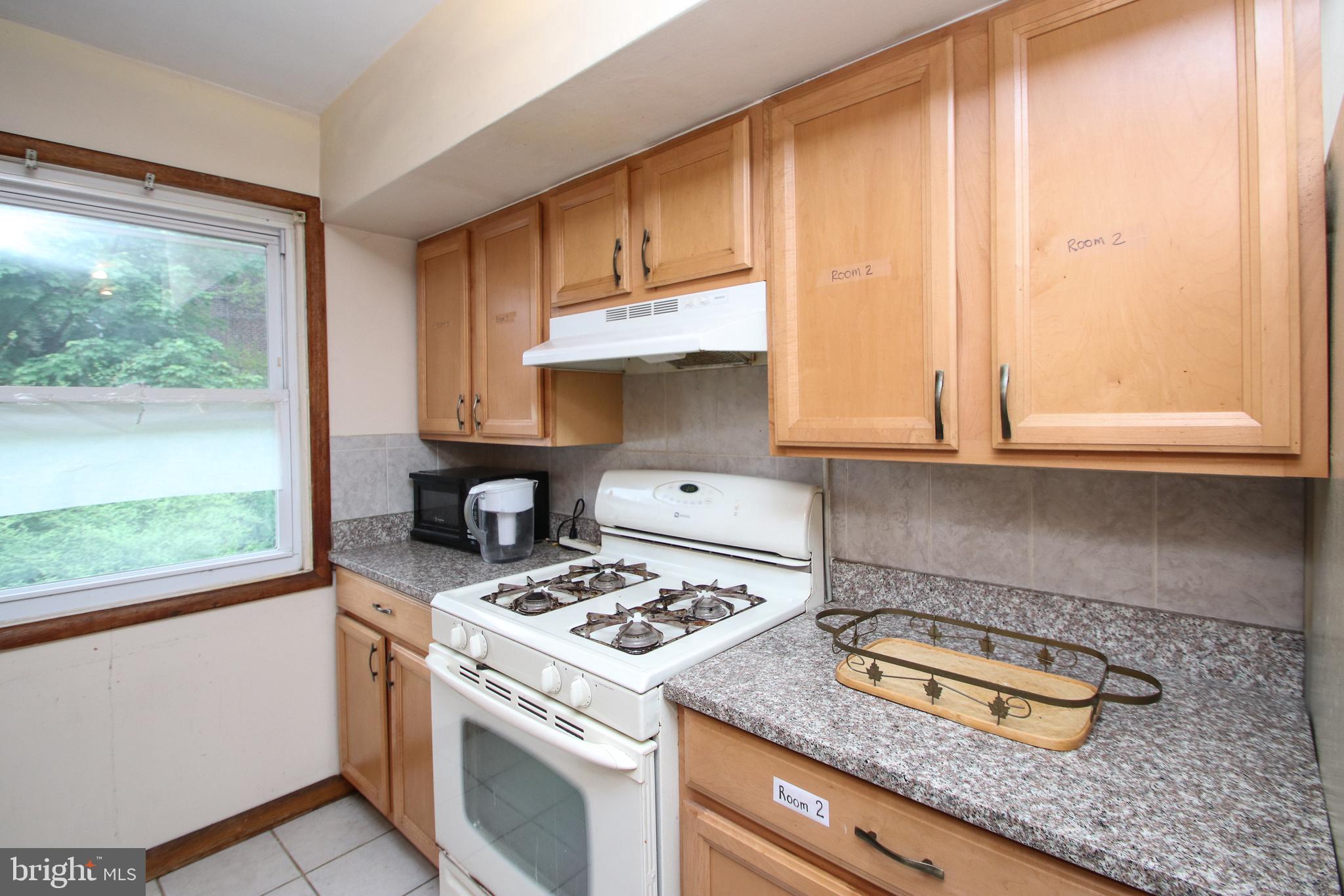 2734 West Country Club Road Philadelphia, PA 19131 - Photo 12 of 30 Kitchen