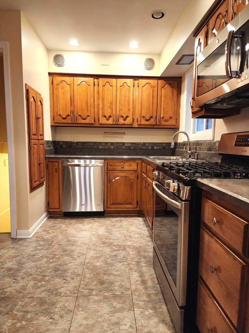 209 North Stevenson Lane Mount Prospect, IL 60056 - Photo 7 of 19