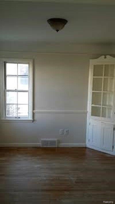 DINING ROOM.jpg