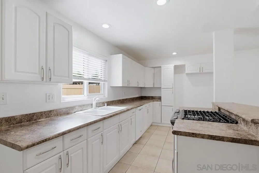 12838 Montauk Street Poway, CA 92064 - Photo 10 of 31 Kitchen