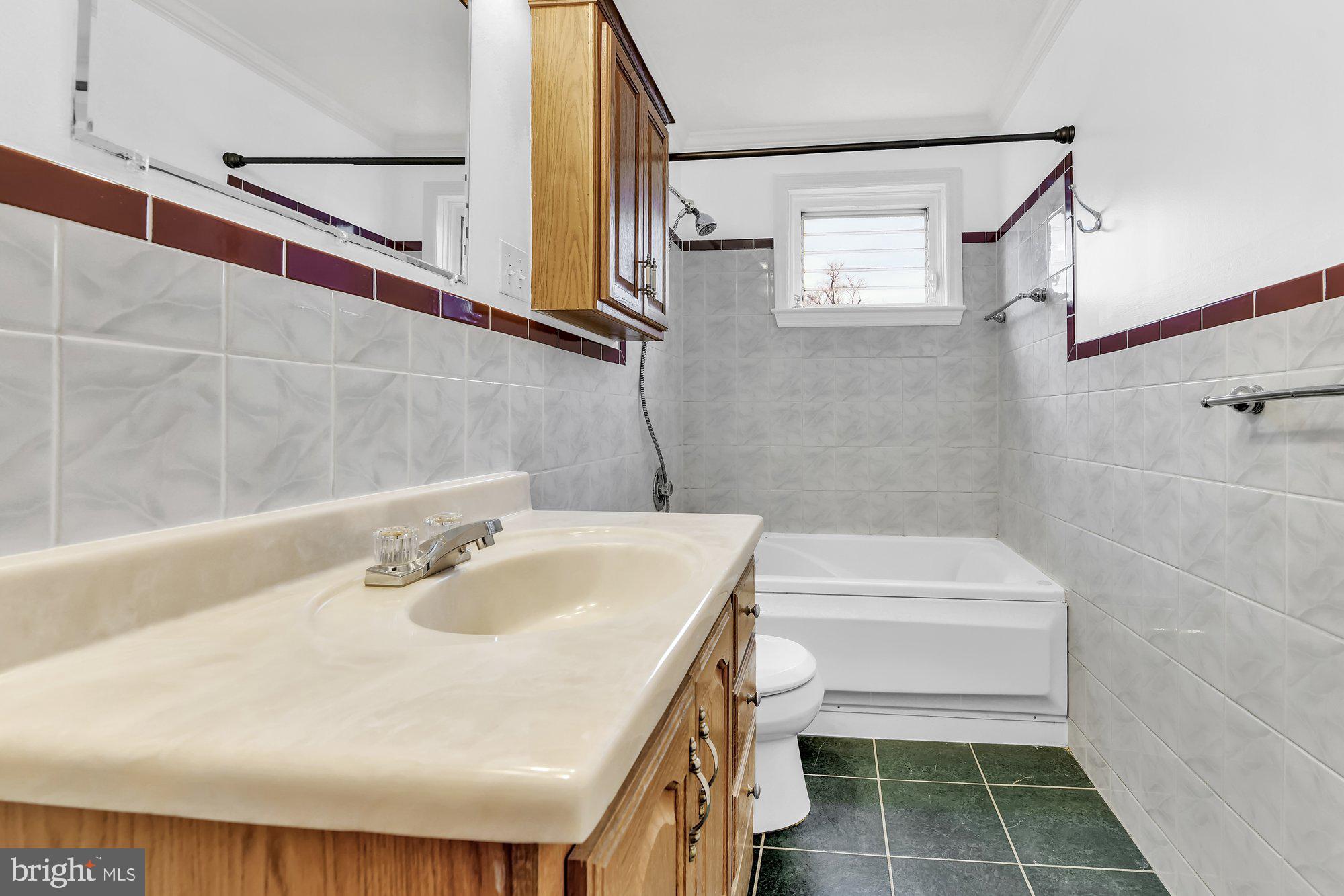 1210 Deanwood Road Baltimore, MD 21234 - Photo 19 of 33 DEEP SOAKING TUB & shower