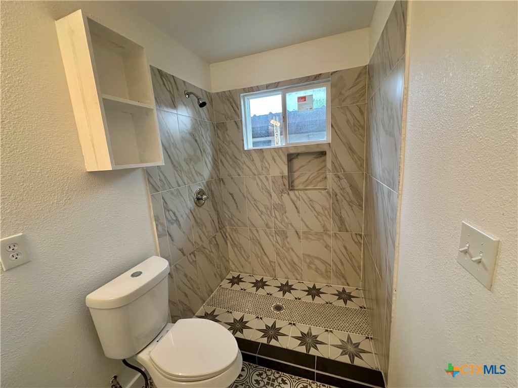929 Veterans Street Seguin, TX 78155 - Photo 12 of 13 spare bath