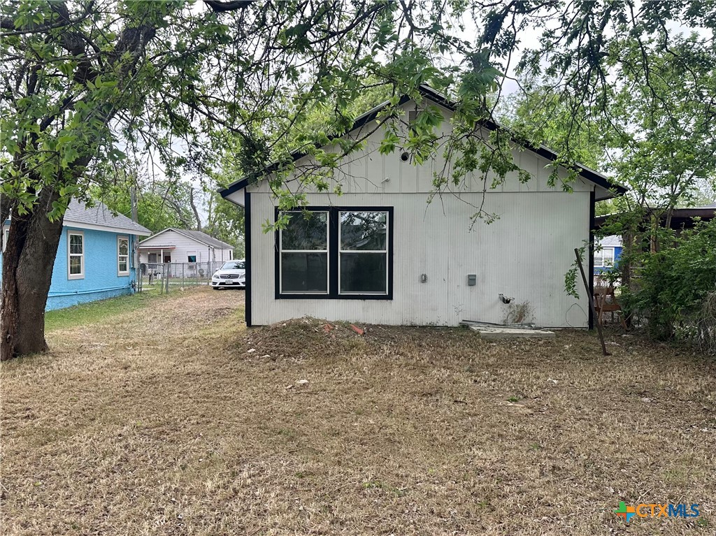 929 Veterans Street Seguin, TX 78155 - Photo 2 of 13 Rear
