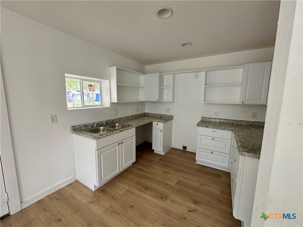 929 Veterans Street Seguin, TX 78155 - Photo 6 of 13 kitchen