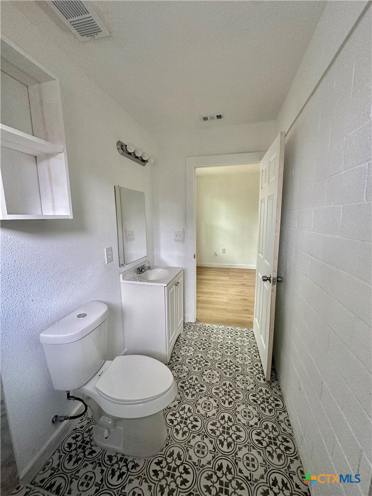 929 Veterans Street Seguin, TX 78155 - Photo 10 of 13 master bath