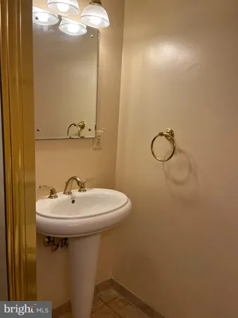 $1,750 | 147 E Street Northeast, Vienna, VA 22180