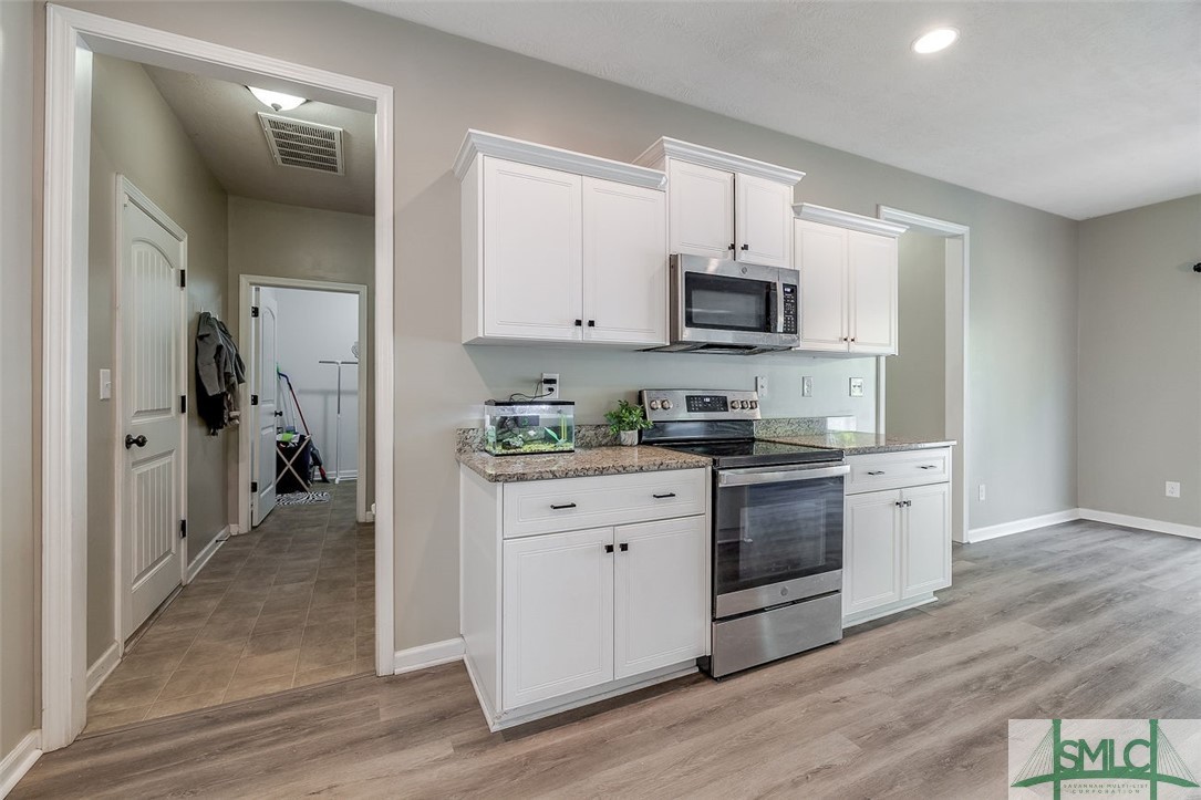 106 Cedar Ridge Drive Guyton, GA 31312 - Photo 9 of 39 Kitchen