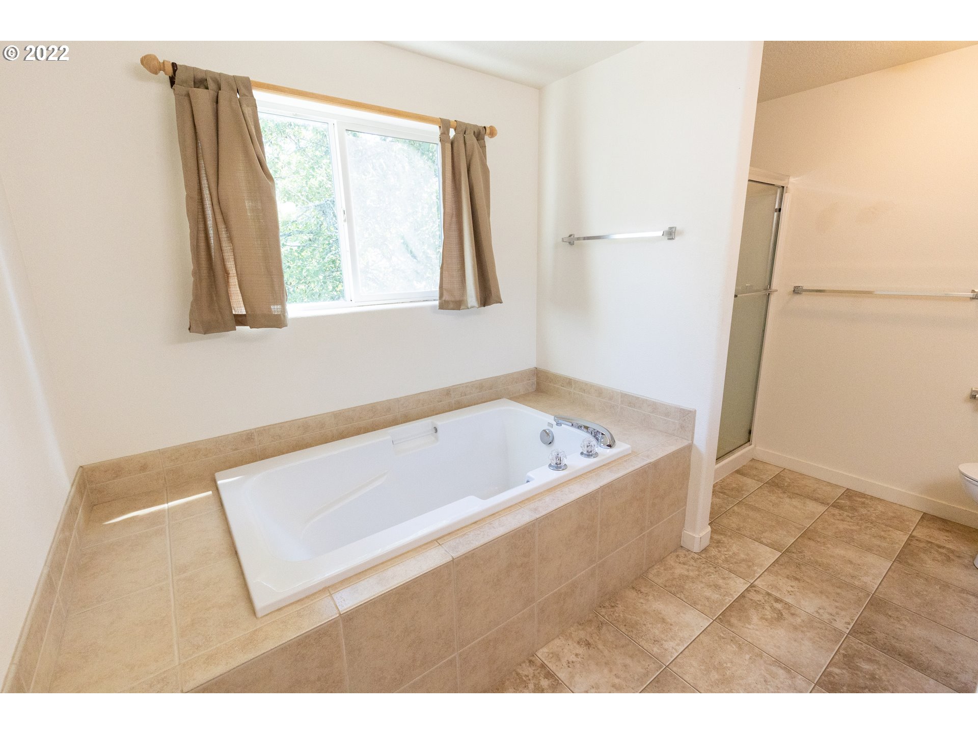 37845 Hamilton Ridge Drive Sandy, OR 97055 - Photo 19 of 27 Owner's Suite Bathroom