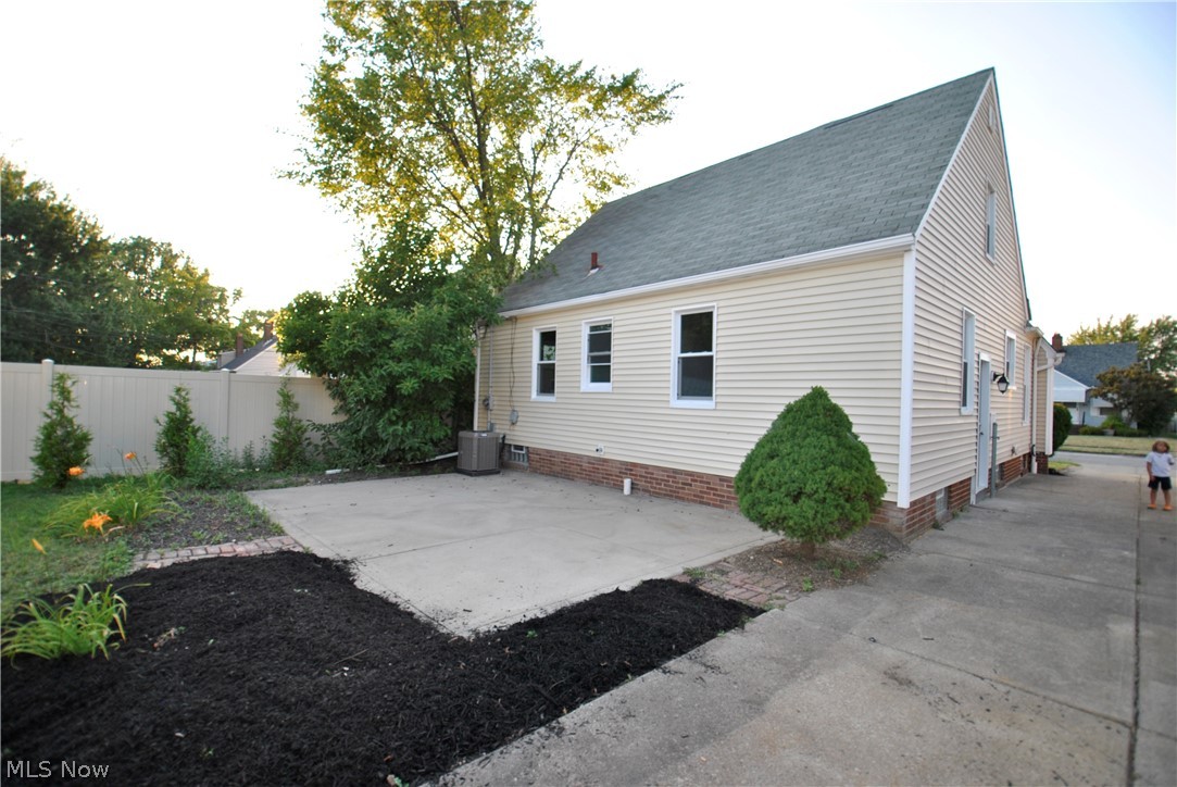 2909 Ralph Avenue Cleveland, OH 44109 - Photo 22 of 25 Gallery Image 22