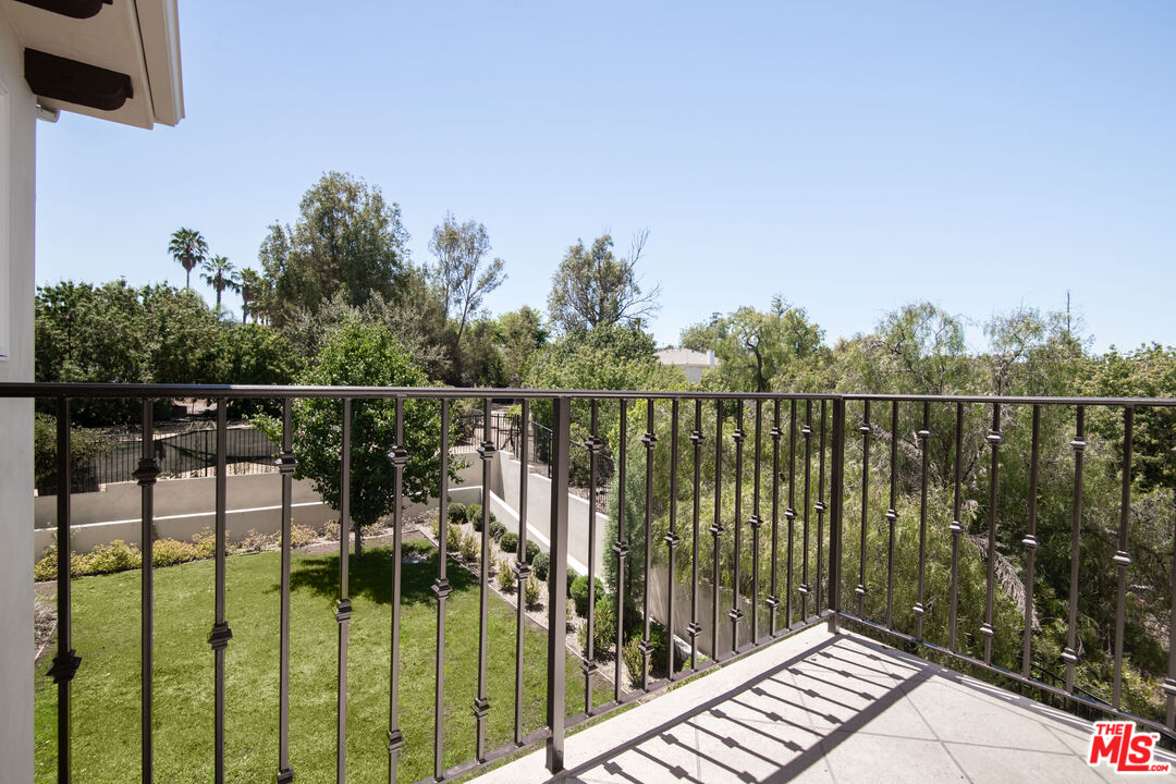 18326 Columbus Circle Tarzana, CA 91356 - Photo 15 of 34