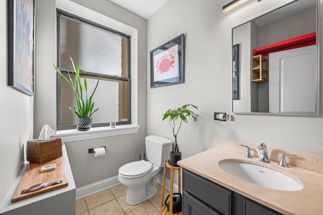 $550,000 | 1647 West Addison Street, Unit 1B, Chicago, IL 60613