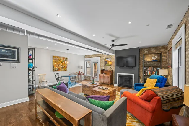 $550,000 | 1647 West Addison Street, Unit 1B, Chicago, IL 60613