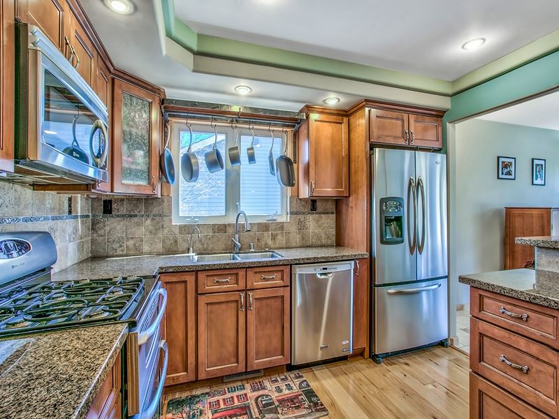 10325 Shore Pine Road Truckee, CA 96161 - Photo 9 of 14 Gallery Image 9