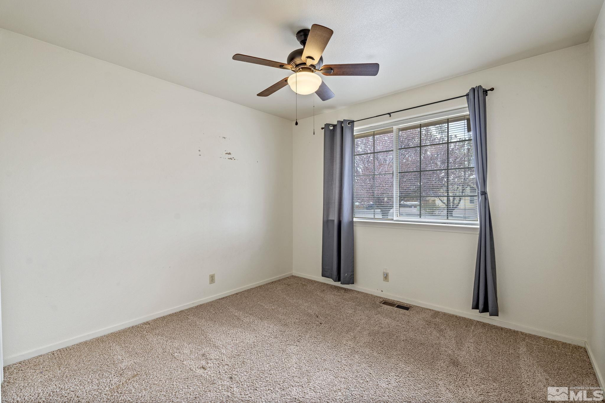 1240 Lattin Road Fallon, NV 89406 - Photo 28 of 34 an empty room with ceiling fan and window